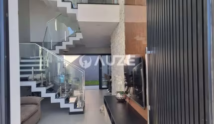 Sobrado Triplex de Alto Padrão no Capão da Imbuia – Luxo, Conforto e Pronto para Morar!