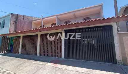 Potencial Residencial/Investimento: Casa 'Edícula' (aos fundos) em Condomínio Fechado no coração de