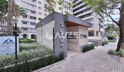 Apartamento dois dormitórios com suíte no Bigorrilho