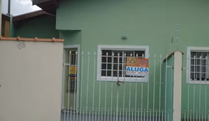 Otima casa prox ao centro com dois dormitorios sendo um suite