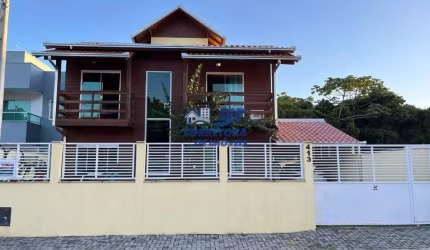 Casa com 5 dormitórios à venda, 200 m² por R$ 850.000,00 - Meia Praia - Navegantes/SC