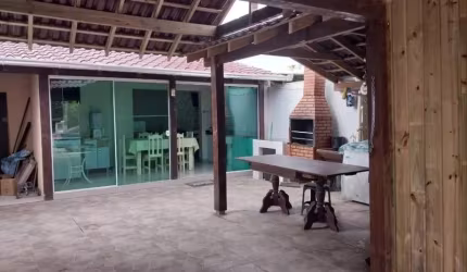 Casa em Gravatá, Navegantes-SC  com 6 dormitórios a 200 metros da praia