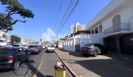 Casa comercial com 6 salas para alugar no Martins, Uberlândia  por R$ 18.000