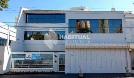Casa comercial com 15 salas para alugar no Centro, Uberlândia  por R$ 23.000