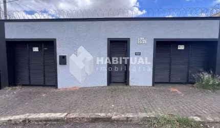 Casa comercial com 6 salas para alugar no Centro, Uberlândia  por R$ 5.900