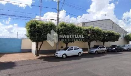 Barracão / Galpão / Depósito para alugar no Marta Helena, Uberlândia  por R$ 20.000