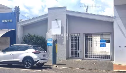 Casa comercial com 5 salas para alugar no Centro, Uberlândia  por R$ 8.000