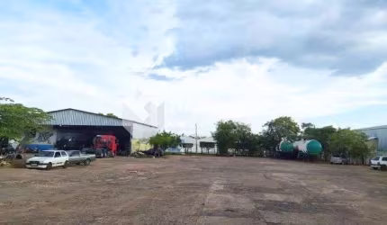 Barracão / Galpão / Depósito para alugar no Distrito Industrial, Uberlândia  por R$ 17.000