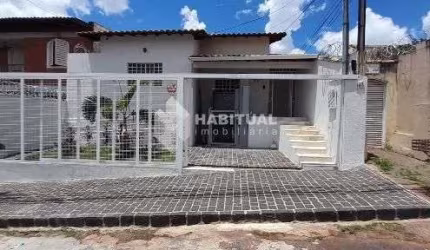Casa comercial com 5 salas para alugar no Lidice, Uberlândia  por R$ 4.800