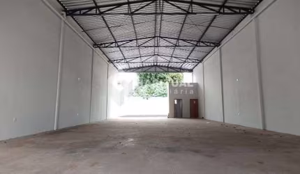Barracão / Galpão / Depósito para alugar no Brasil, Uberlândia  por R$ 8.000