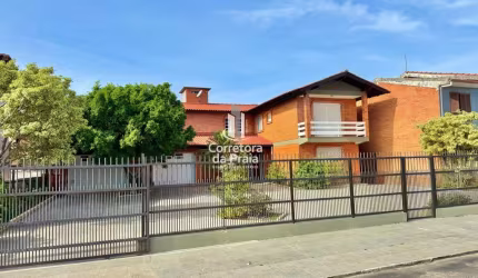 Casa para Venda em Tramandaí, Centro, 4 dormitórios, 1 suíte, 4 banheiros, 4 vagas
