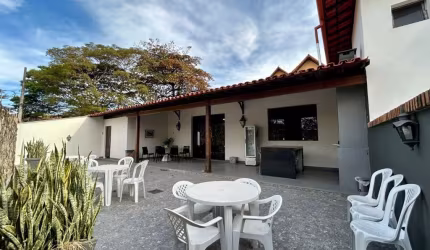 Casa de 04 Quartos no Bairro Bandeirantes