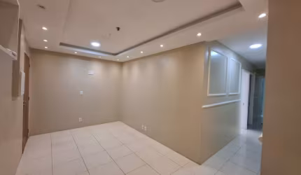 Alugo Excelente Sala no Condominio Atlantic Tower Djalma Batista R$ 8.000,00