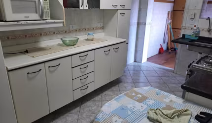 Oportunidade! 2 Casas - Casa da frente 03d 03vg + 1 casa entrada independente próx. metrô