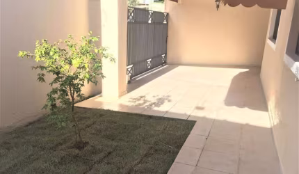 Casa para Locação em Taubaté, Campos Elíseos, 4 dormitórios, 2 suítes, 4 banheiros, 4 vagas