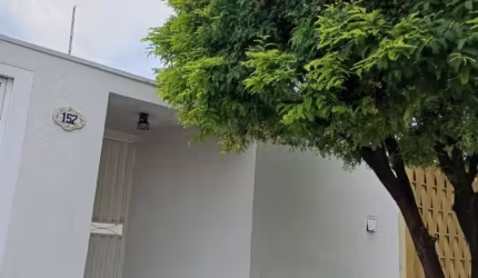LINDA CASA TERREA COM E 3  QUARTOS NO BAIRRO JARDIM REGINA DE INDAIATUBA SP