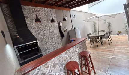 Casa térrea em condomínio, 3 dormitórios, suíte, gourmet e quintal