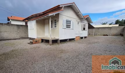 CASA COM EXCELENTE LOCALIZAÇÃO