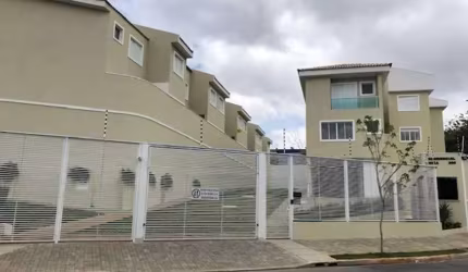 Excelente casa tipo sobrado em condomínio fechado, Jardim Fernandes - SO2222