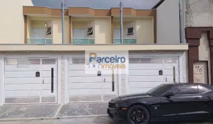 Excelente casa tipo sobrado novo