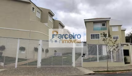 Excelente casa tipo sobrado em condomínio fechado, Jardim Fernandes