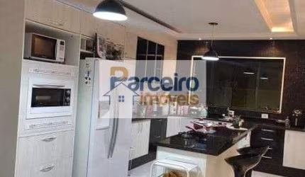Sobrado com 3 dormitórios à venda, 239 m² por R$ 720.000,00 - Guaianazes - São Paulo/SP