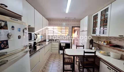Casa 231m com 3 quartos 1 suíte 2 vagas e edícula R$850.000 na Vila Arens