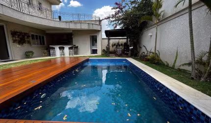 Sobrado para venda possui 440 metros quadrados com 4 quartos