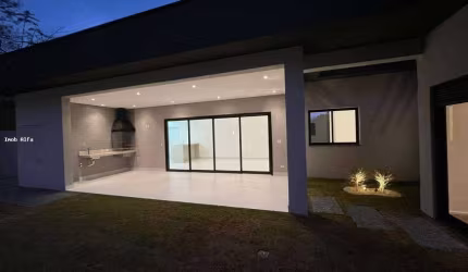 Casa para venda possui 236 metros quadrados com 3 quartos