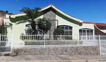 Casa térrea com 169 m² com 2 dormit. 3 vagas, Jd. Aureo