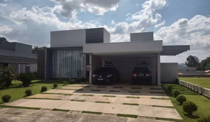 Casa térrea 265m² com 4 dormit. no melhor do Village Ipanema 2