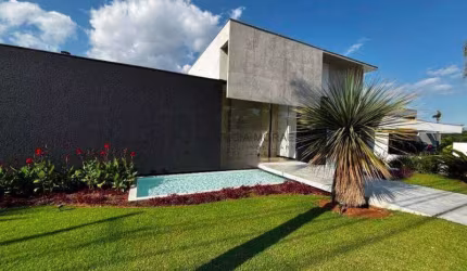 Casa obra-prima da arquitetura moderna, com 870m² na Fazenda Imperial