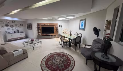 Vende-se apartamento de 170m&#178; nos Aflitos
