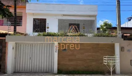 Vende-se Casa Duplex de 250m&#178; no Bairro da Iputinga