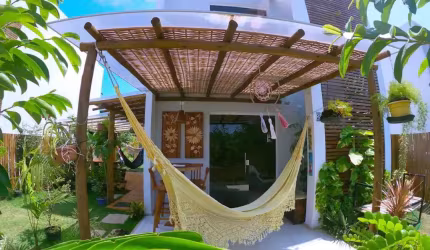 Casa solta de condomínio com 2 suítes