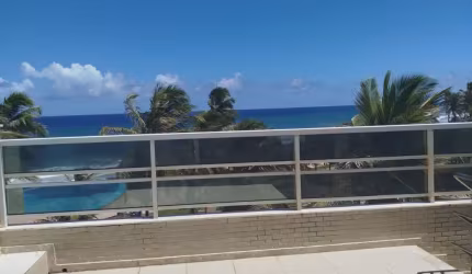 Vende-se Cobertura pé na areia com piscina privativa em Vilas do Atlântico