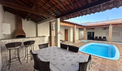 Excelente imóvel com Piscina a venda no Vila Aeronáutica em Araçatuba SP - 300m² de terreno