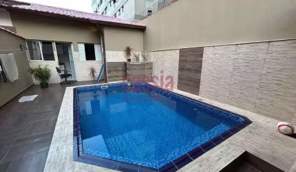 Casa com 3 quartos, Guilhermina, Praia Grande - R$ 860 mil, Cod: 4754