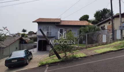 Casa com Sala Comercial e terreno grande no Jardim das Américas - CA418