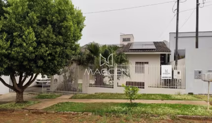 Casa com piscina perto do posto de saúde do Fraron  - CA417