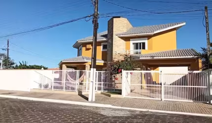 Imóvel para venda possui 245 metros quadrados com 4 quartos em Porto Fino - Pontal do Paraná - PR