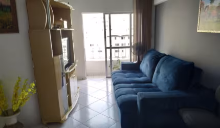 APARTAMENTO COM SACADA NO CENTRO