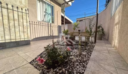 Casa com 2 dormitórios à venda, 65 m² por R$ 490.000 - Uberaba - Curitiba/PR