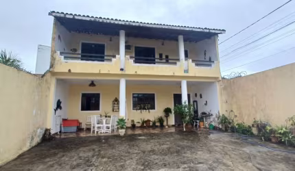 Casa 4/4 com bastante Área em Lauro de Freitas