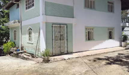 Casa 4/4 em Condomínio em Lauro de Freitas.