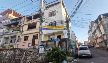 Casa Triplex com cobertura no Engenho Velho de Brotas .