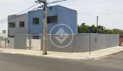 VENDE-SE SOBRADO 3 QUARTOS SENDO UMA SUÍTE + CLOSET E SACADA - AREA TOTAL DE 260M² E 130M² DE AREA CONSTRUÍDA - LOCALIZADO NO JARDIM UNIVERSITÁRIO -  APENAS R$630.000,00 codigo: 106100