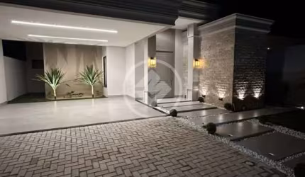 BELISSIMA CASA COM 193m² área construída, com piscina, garagem, sala e cozinha, lavanderia, dispensa, 3 suítes sendo 1 suíte com closet codigo: 98513