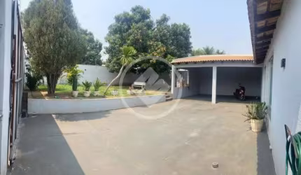 Casa térrea com 3 quartos amplos sendo 2 suítes, casa com planejados, recém reformada, toda no blindex e climatizada, quintal amplo. codigo: 110258