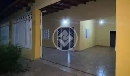 casa na COHAB nova com 3 quartos  dois banheiros, 1 cozinha, 1 área interna, 1 sala , 3 vagas de garagem com uma piscina maravilhosa , em frente a praça do bairro uma casa espetacular pronta para vc m